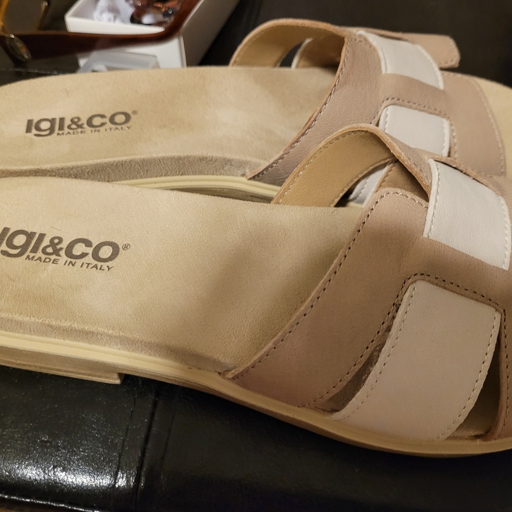 Iggi and company leather Sandals beige